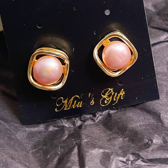 Pearl Earrings - Picture 1 of 1